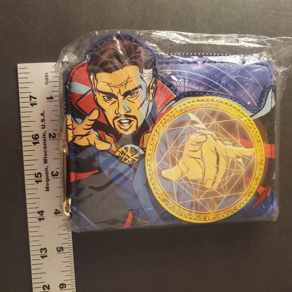 Doctor Strange in the Multiverse of Madness Glow in the Dark Zip Around Wallet - Picture 11 of 11